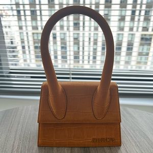 Jacquemus Le Chiquito Moyen Bag